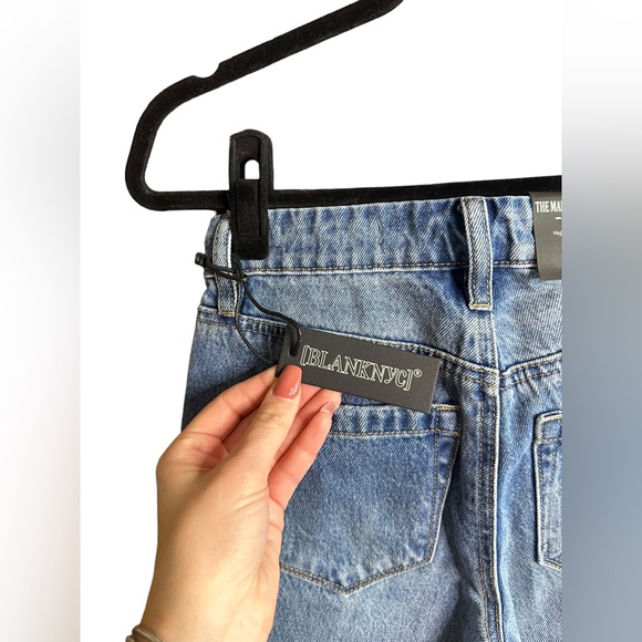 NEW Blank NYC Medium Wash Distressed The Madison High Rise Crop Size 24/ 0 - Picture 9 of 11